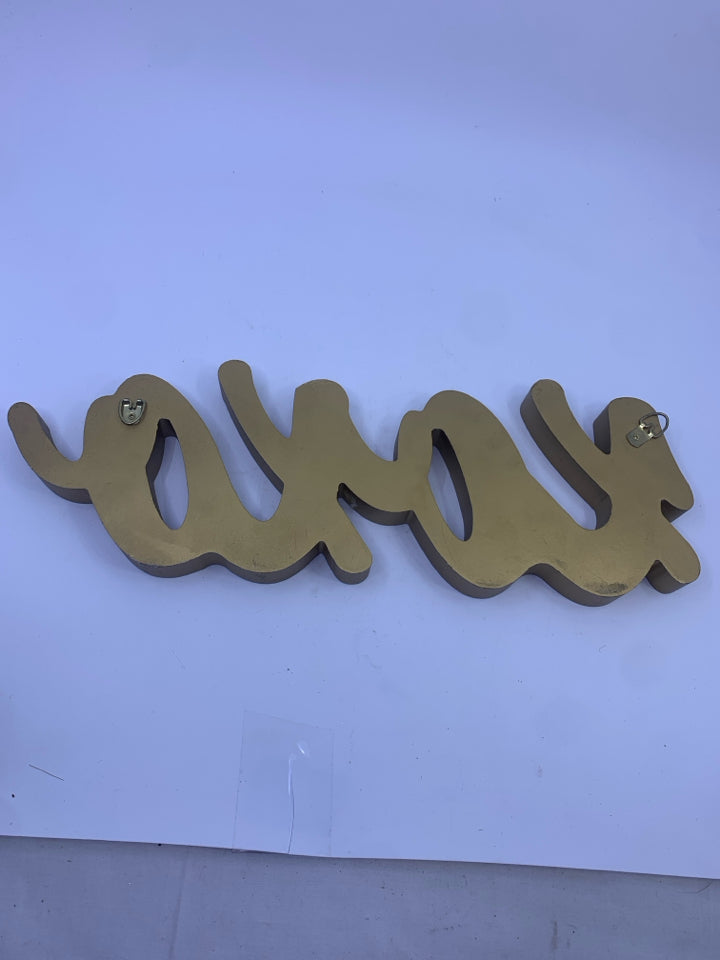 GOLD XOXO SIGN.