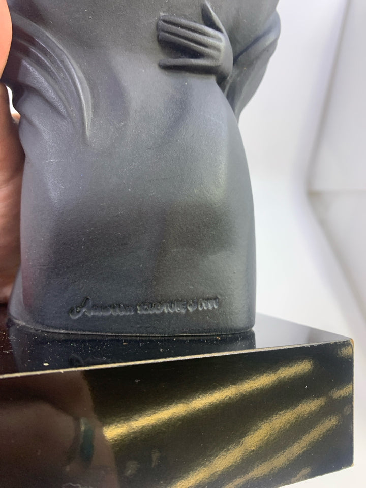 MATTE BLACK COUPLE KISSING DURASTONE FIGURINE AUSTIN PRODUCTIONS.