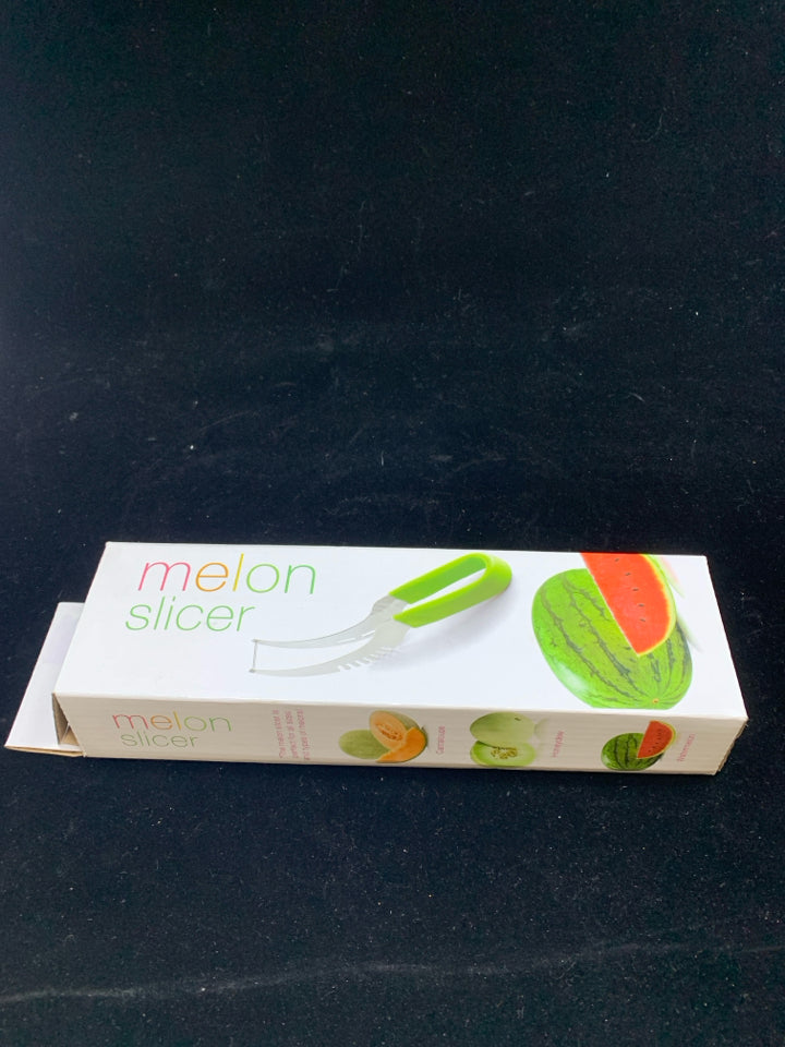 NIB MELON SLICER.