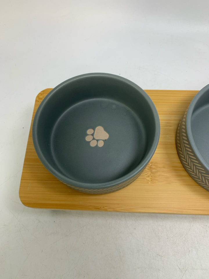 3PC WOOD BASE W/ METAL LEGS BLUE DOG BOWLS.