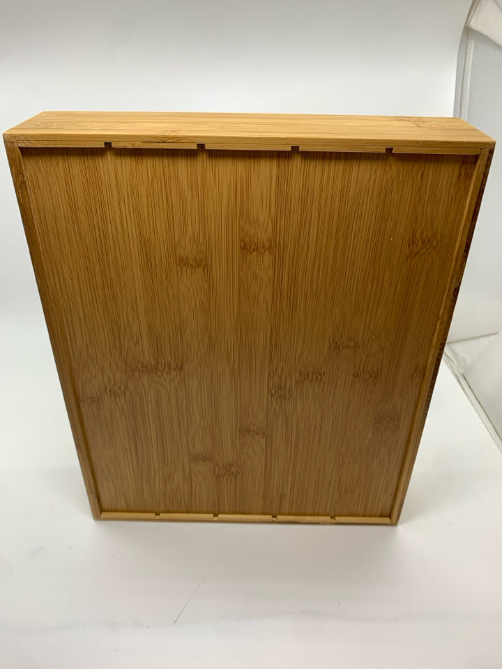 BAMBOO SILVERWARE ORGANIZER.