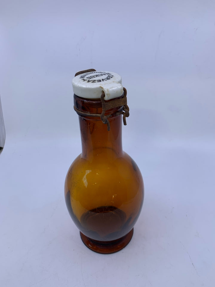 VTG BACKUS CERVEZA Y JOHNSON EMPTY BOTTLE.