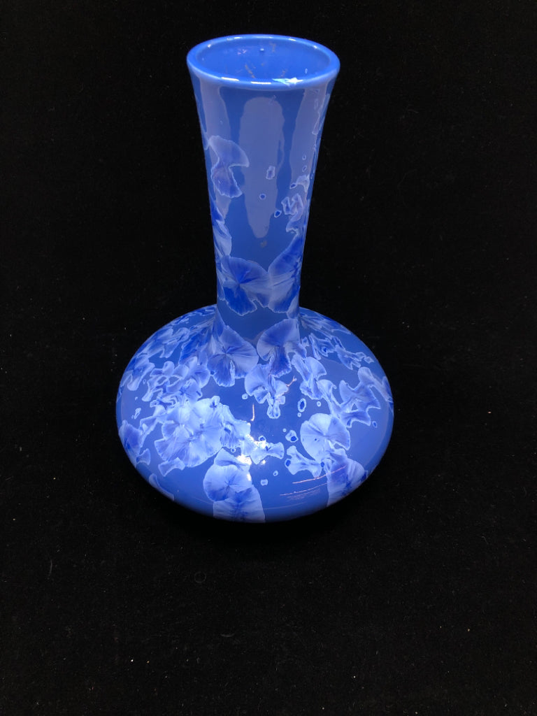CRYSTALLINE SPOTTED BLUE VASE.