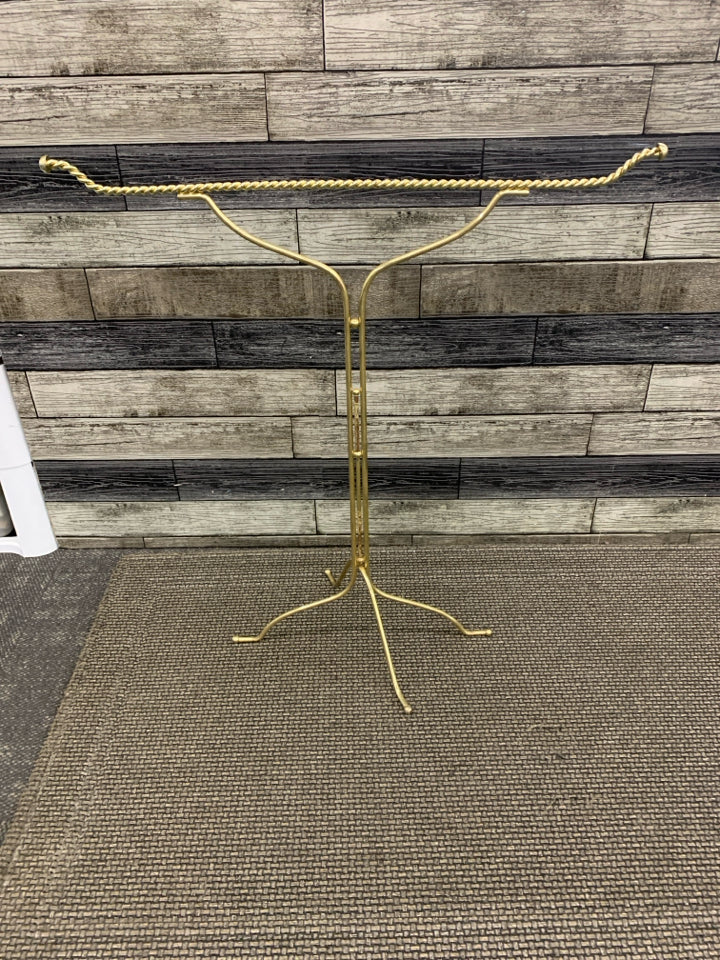 GOLDEN TOWEL/ BLANKET RACK.