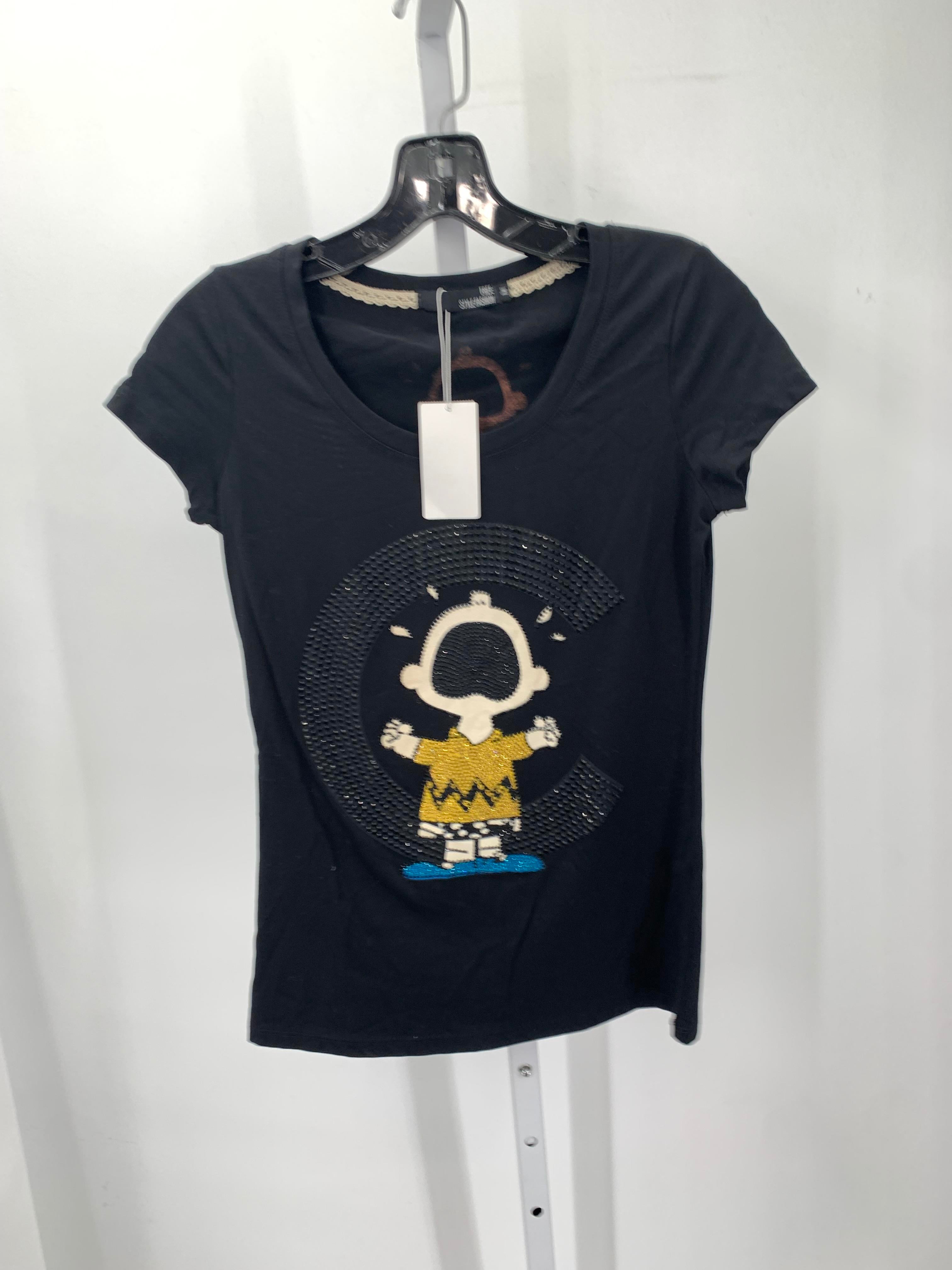 Size Medium Juniors Short Sleeve Shirt