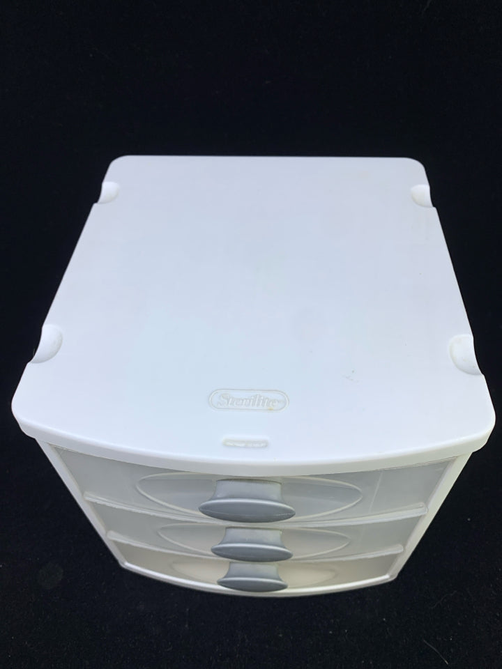 SMALL 3 DRAWER PLASTIC STORAGE.