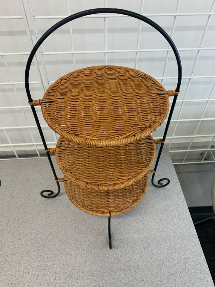 3-TIER WOVEN PLATE SERVER.