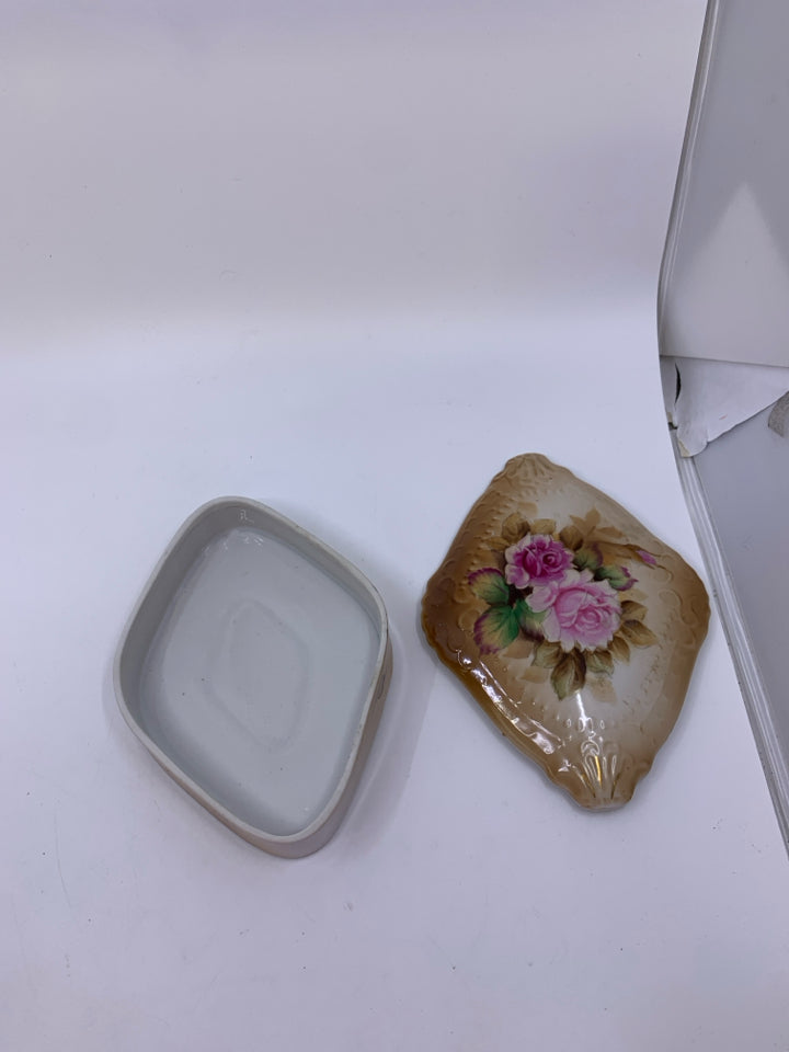 VTG DIAMOND SHAPE LIGHT BROWN W/ PINK ROSES IN CENTER.