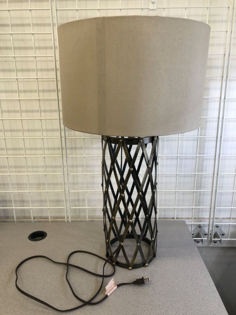 GEOMETRIC METAL TABLE LAMP W/CANVAS SHADE.