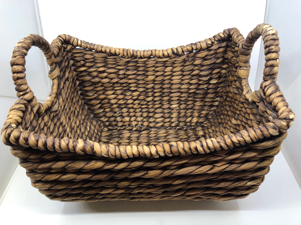 RECTANGLE WOVEN BASKET/TRAY.