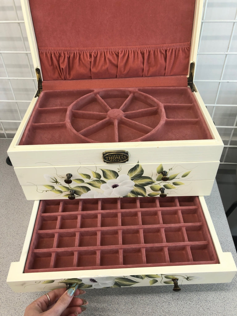 VTG CREAM, GREEN/ FLORAL JEWELRY BOX.