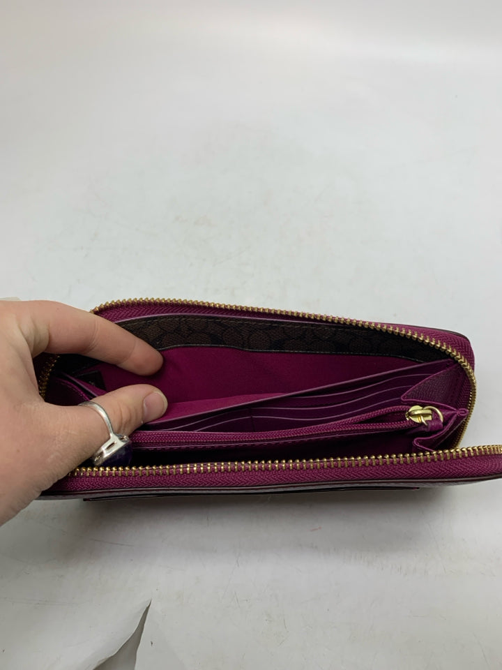 Coach F54007 Accordion Zip Around Wallet