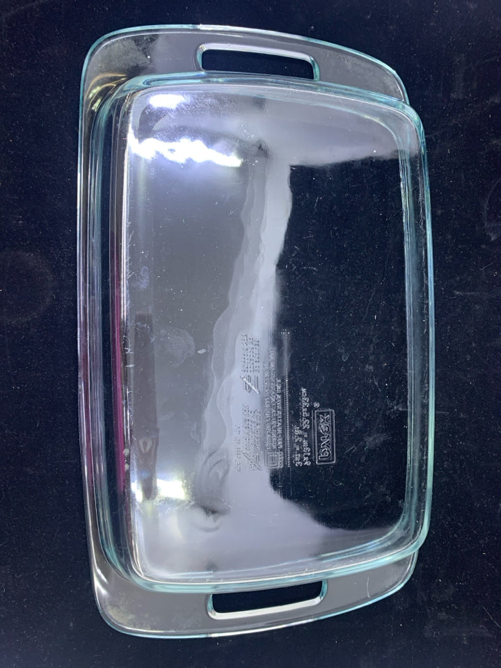 PYREX GLASS BAKING DISH W HANDLES.