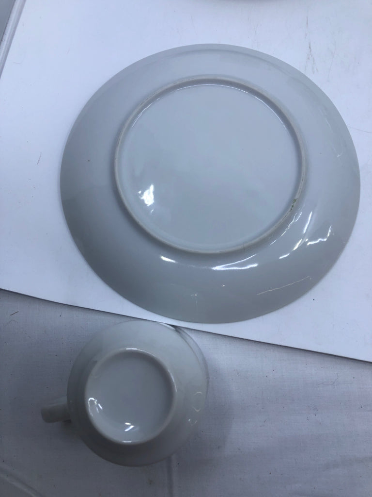 8PC FLORAL SNACK PLATES AND CUPS.