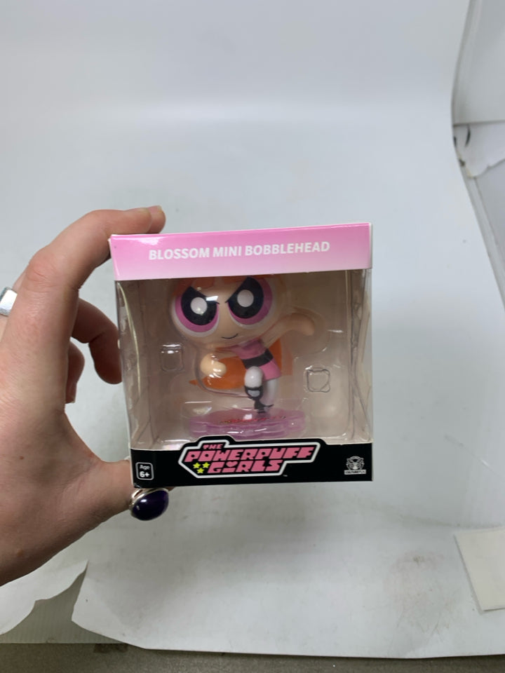NIB BLOSSOM MINI BOBBLEHEAD POWERPUFF GIRLS.