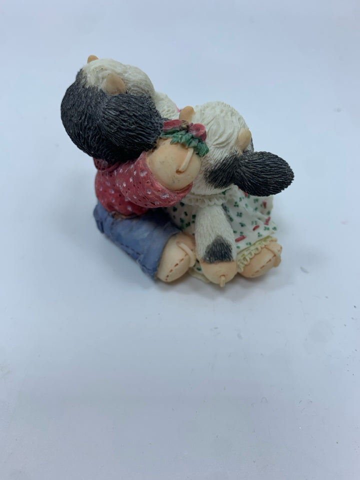 "MEET ME UNDER THE MOO-STLETOE" MARY MOOMOOS FIGURE.