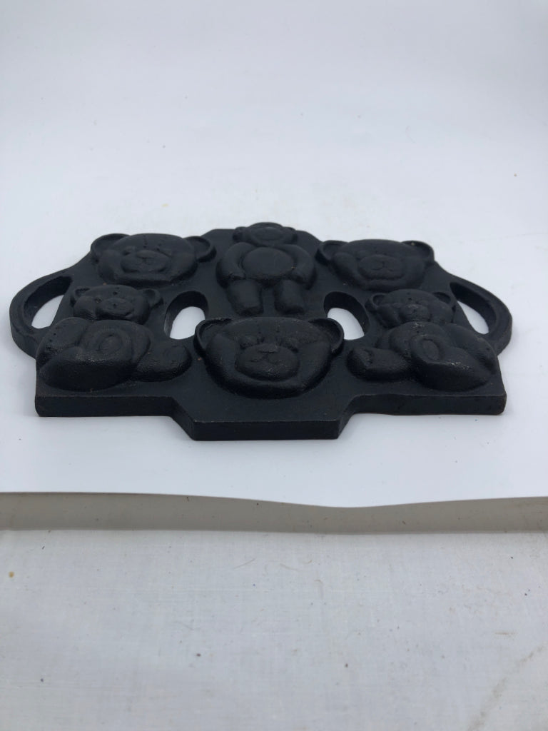 VTG HEAVY CAST IRON BEAR MOLDS.