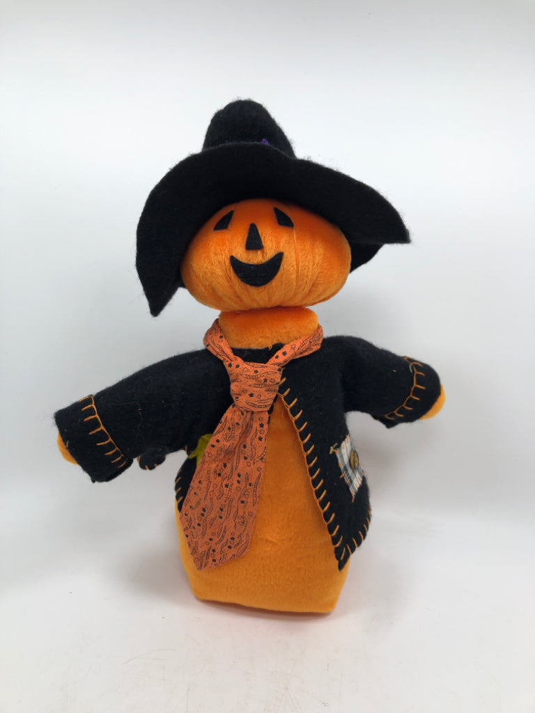 PUMPKIN WEIGHTED W/ WITCH HAT/TIE PLUSH.