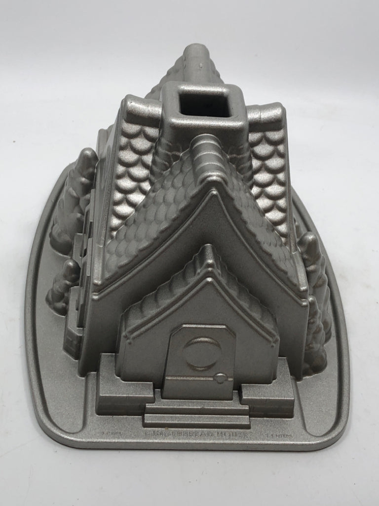 NORDIC WARE GINGERBREAD CAST ALUMINUM PAN.