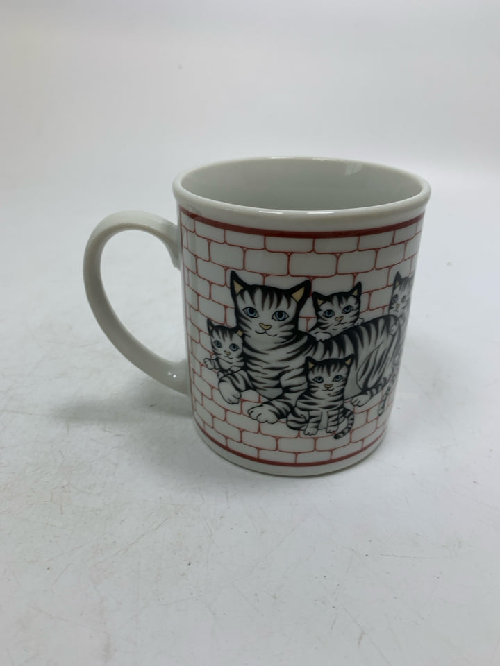 VTG TABBY CAT W/ BABIES MUG.