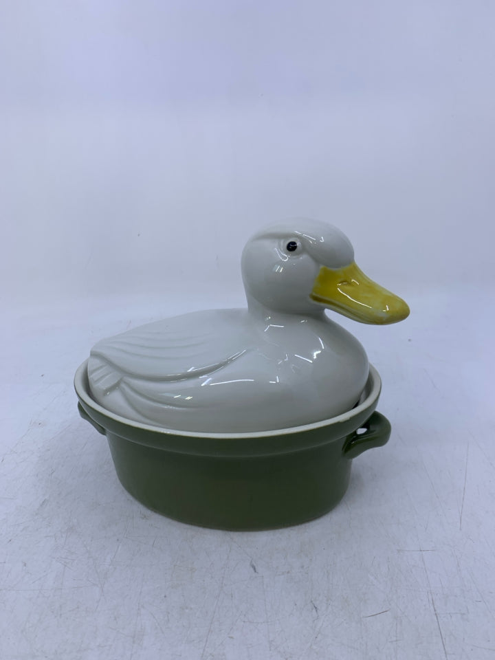 VTG SMALL HALL CARBONE OVAL DUCK COVERED CASSEROLE BAKING DISH GREEN.