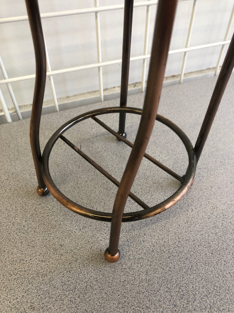 METAL TOILET PAPER HOLDER STAND.