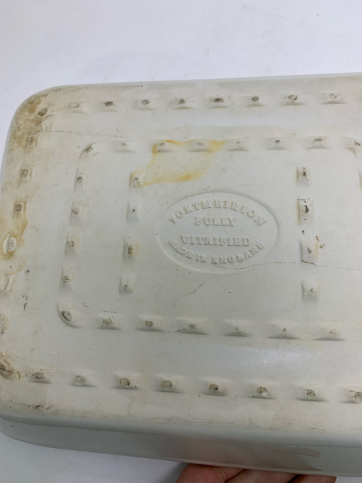 VTG WHITE RECTANGLE CASSEROLE DISH W/ STRAWBERRIES.