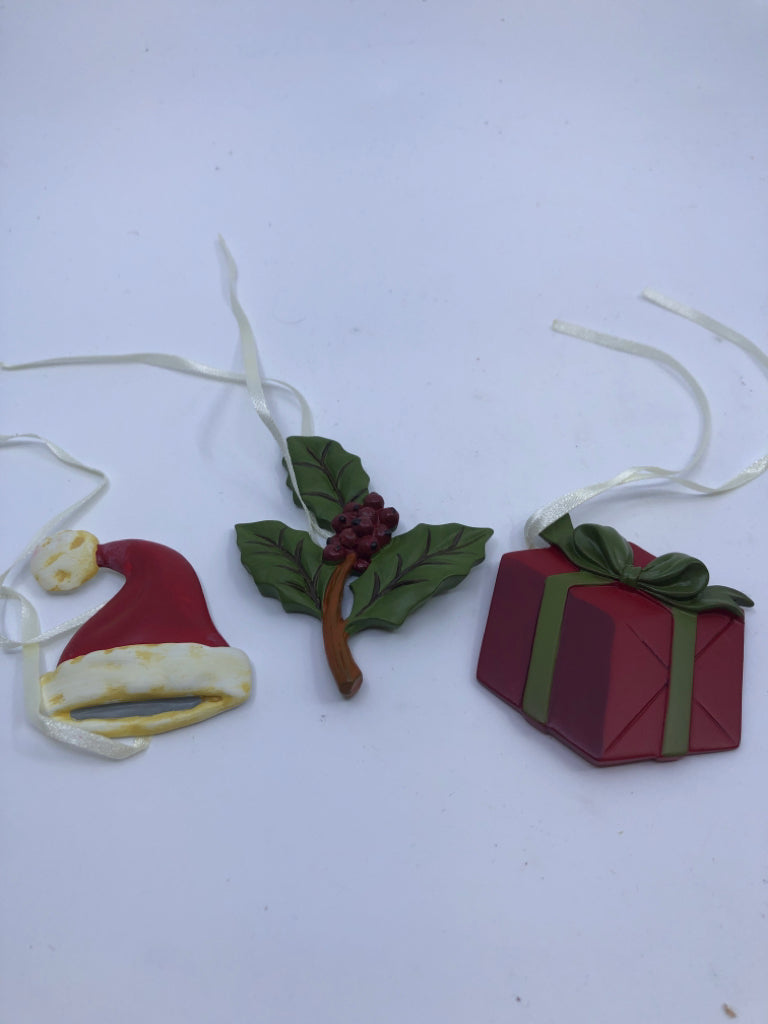 NIB 3 HOLIDAY BASKET TIE ONS LONGABERGER