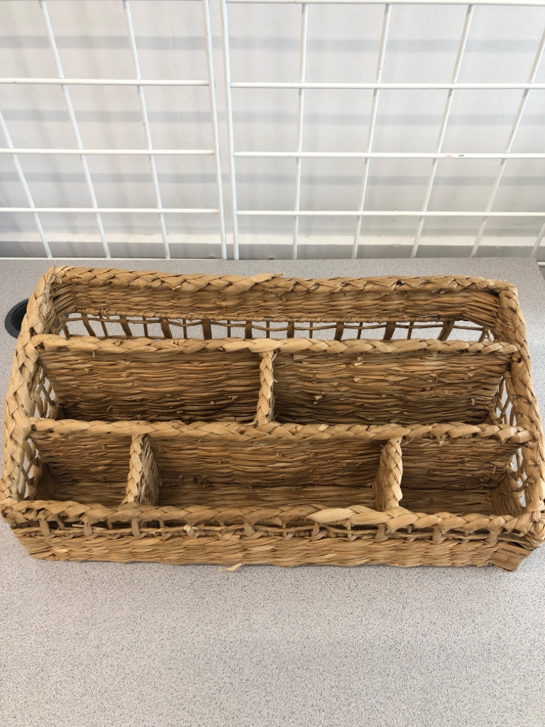 WOVEN WICKER DESK ORGANIZER.