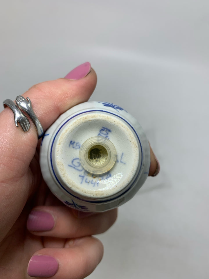 BLUE FLORAL SALT/PEPPER SHAKERS IN BAG.
