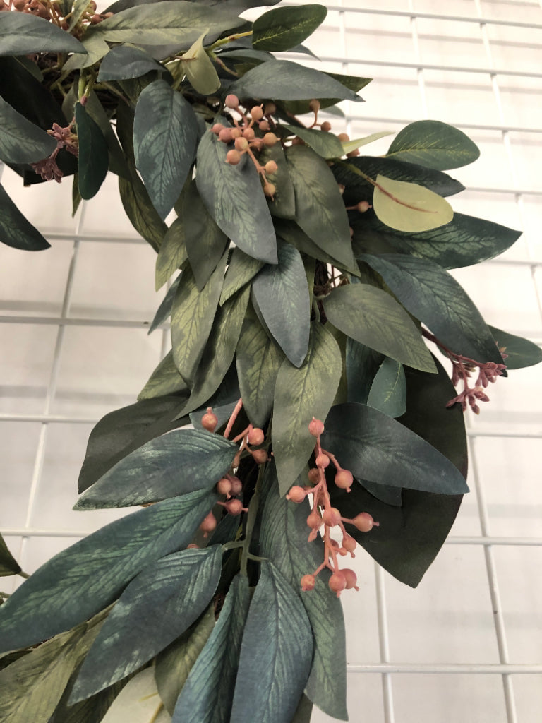 DARK LEAF WREATH W/FAUX SUCCULENTS.