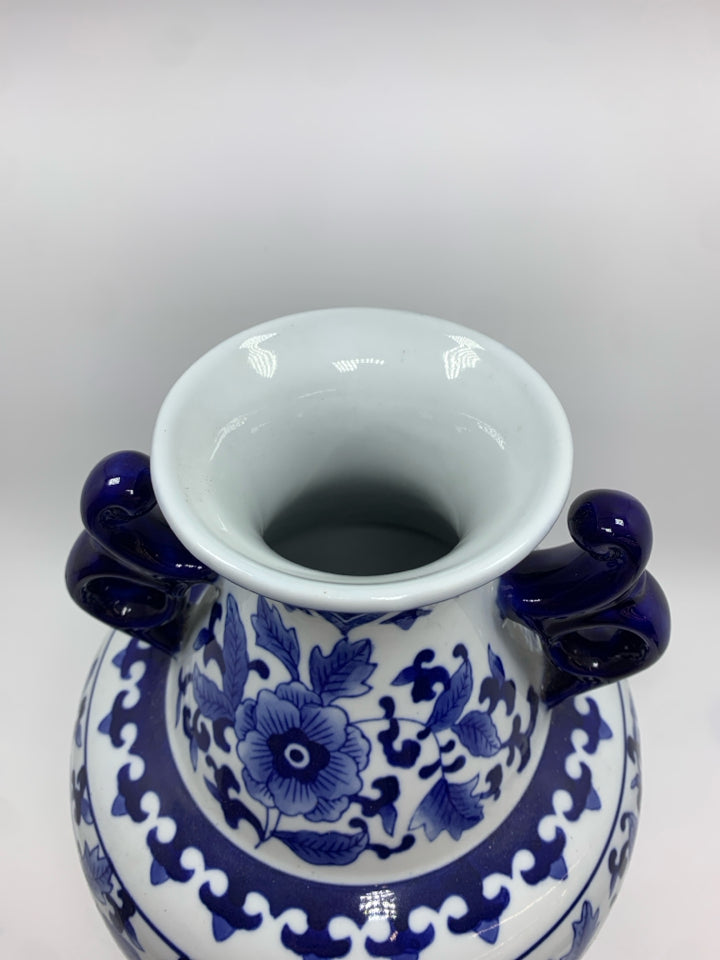 BLUE FLORAL VASE W/ORNATE HANDLES.