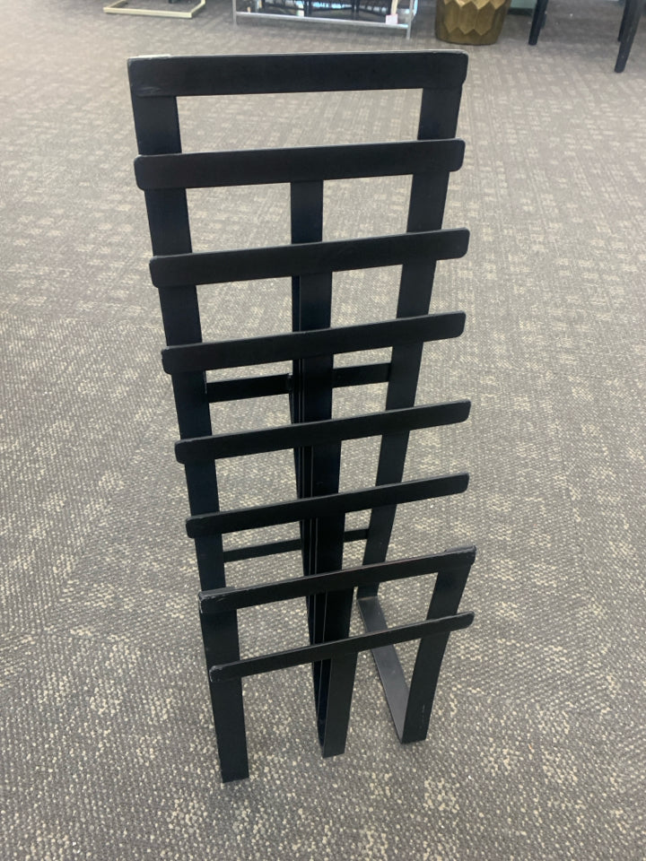 BLACK METAL MAGAZINE RACK.