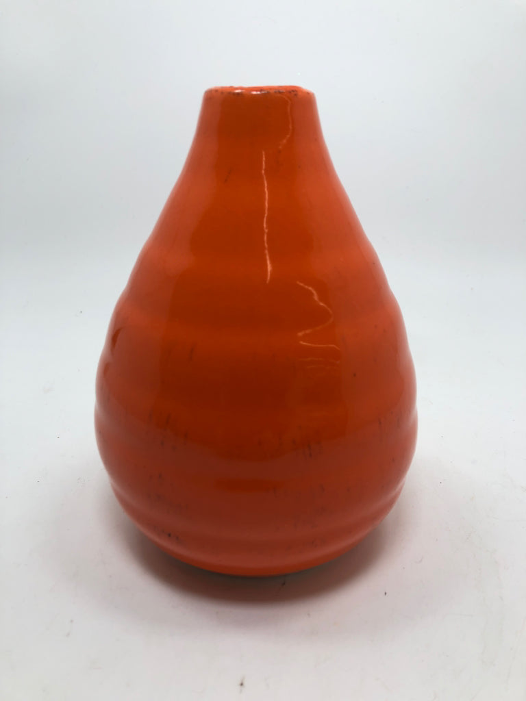 ORANGE CERAMIC RIBBED BUD VASE.