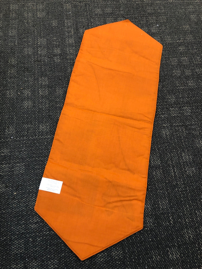 HAPPY FALL TABLE RUNNER.