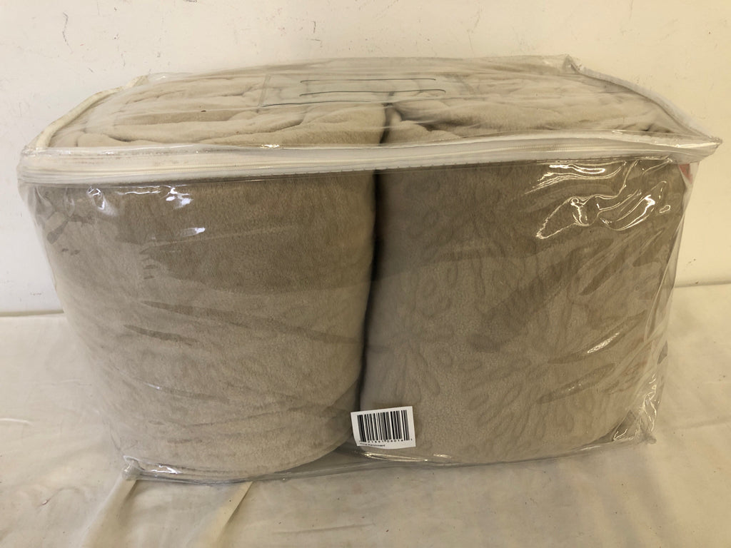 NIP POLAR FLEECE DECORATIVE SHEET SET TAN-KING.