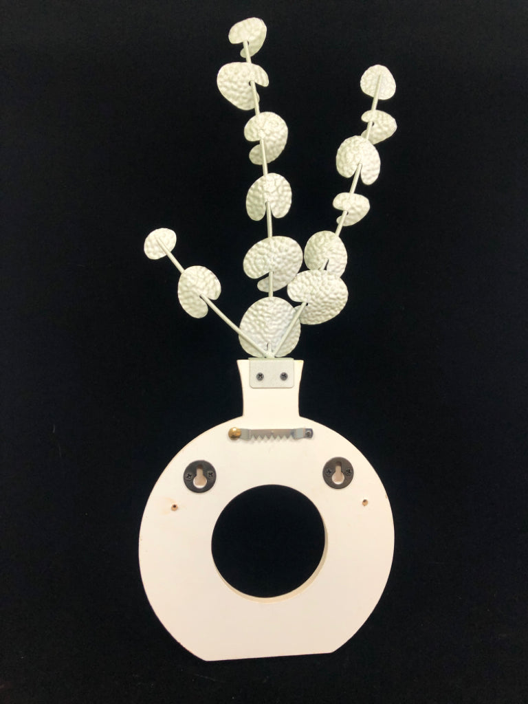 METAL PLANT IN VASE WALL HANGING.