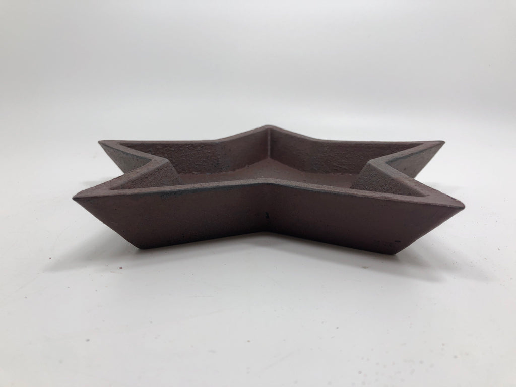 PRIMITIVE RED STAR TRAY.