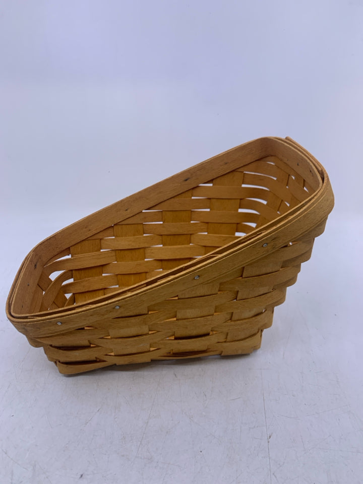 BLONDE SLANTED BASKET.