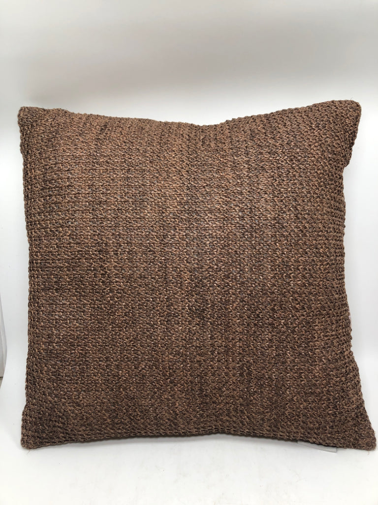 BROWN LEAF WOVEN BACK TOMMY BAHAMA PILLOW.