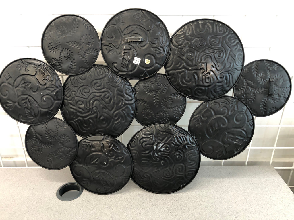 COLORFUL METAL CIRCLE WALL-HANGING.