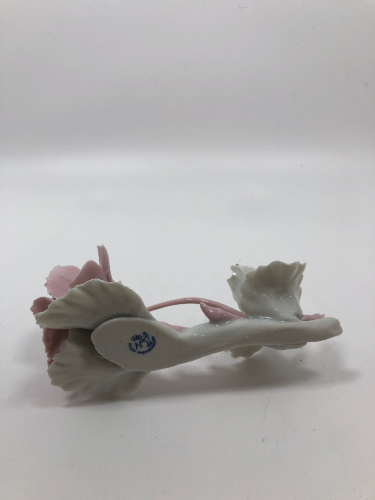 NUOVA CAPODIMONTE FLOWER CANDLE HOLDER.