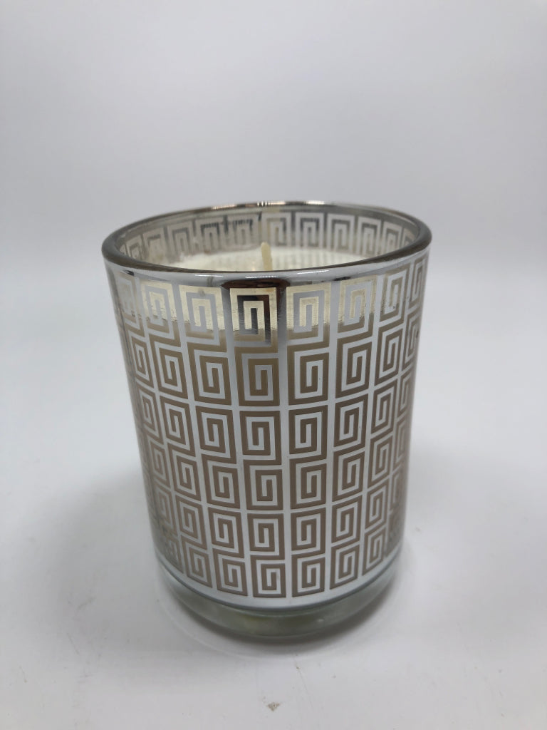 SANDAL WOOD & MYRRH CANDLE.