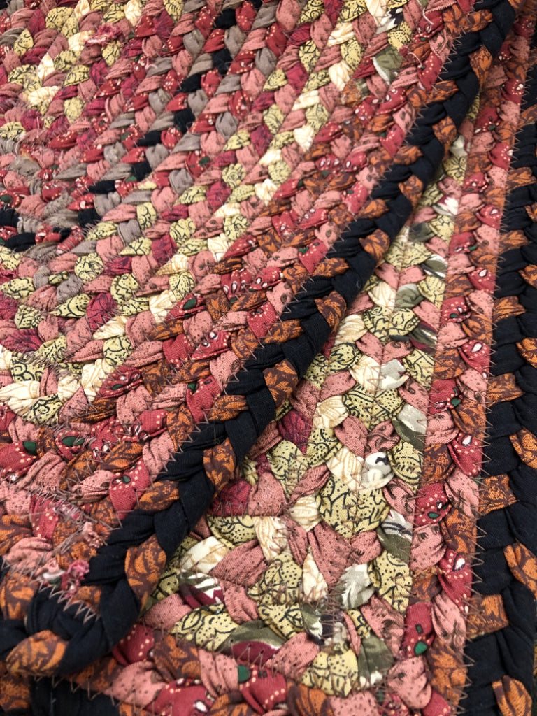 RASPBERRY, CREAM, BLACK COLORED THICK TABLE RUNNER.