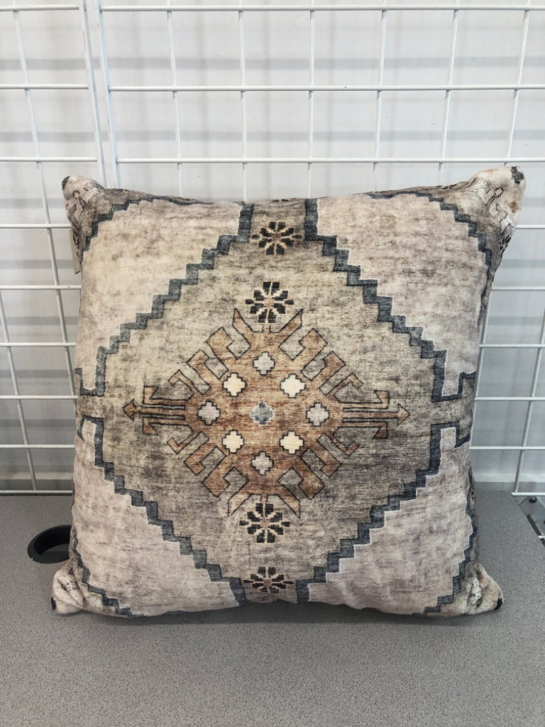 FUZZY GEOMETRIC PILLOW.