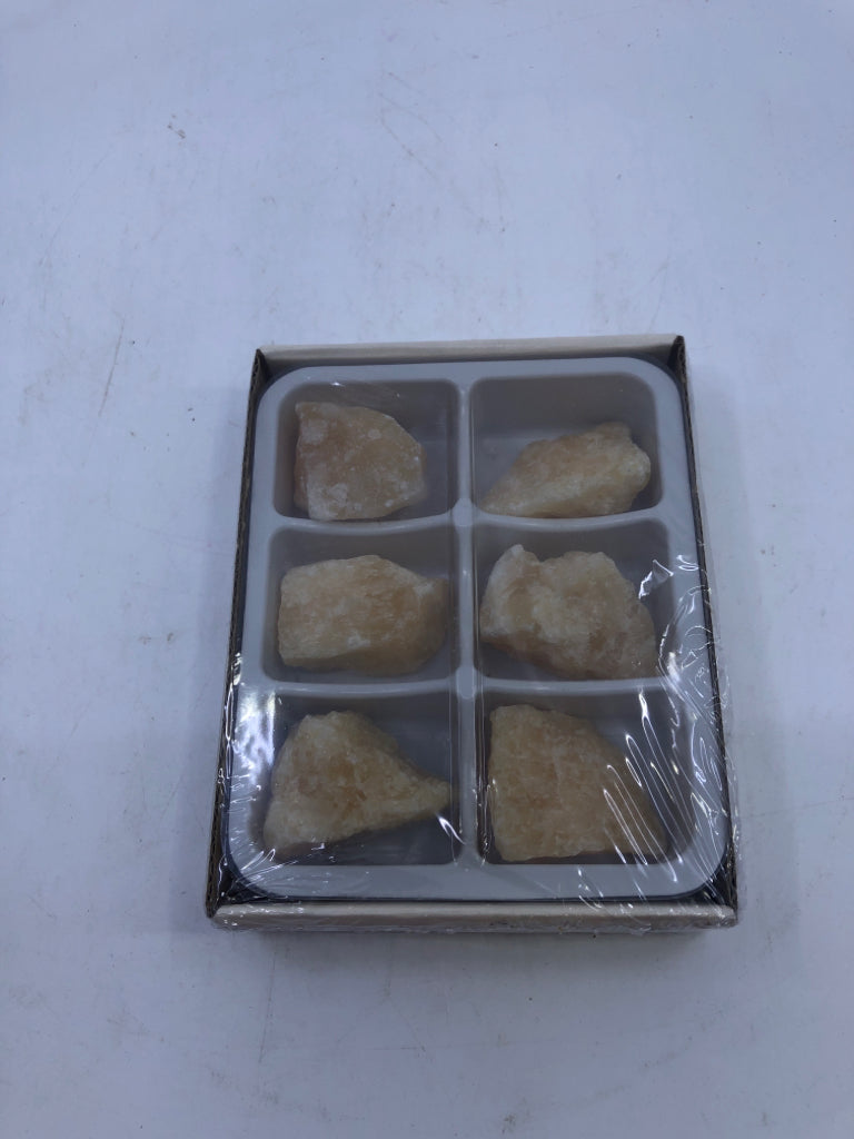 NIB CRYSTAL GIVING BOX.