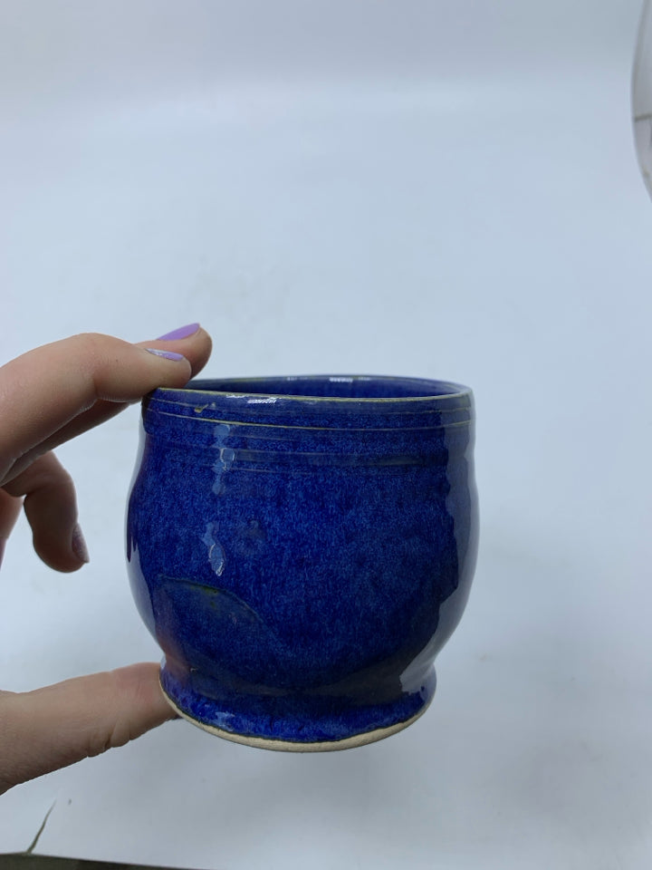 ELECTRIC BLUE SHORT POTTERY VASE.