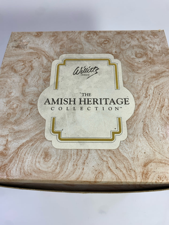 THE AMISH HERITAGE COLLECTIONS ELI & BENJAMIN W/QUILT.