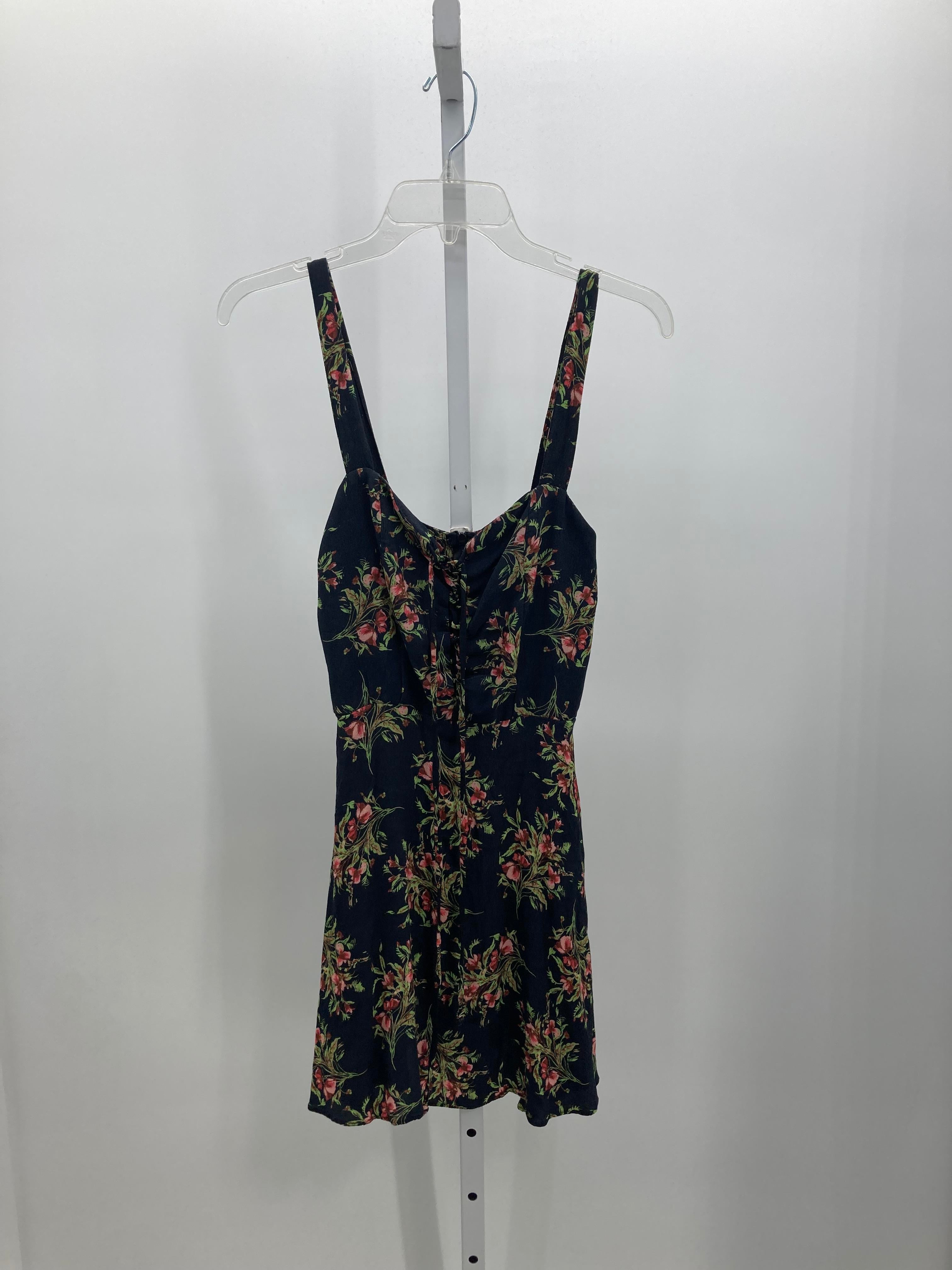 Size Medium Juniors Sleeveless Dress