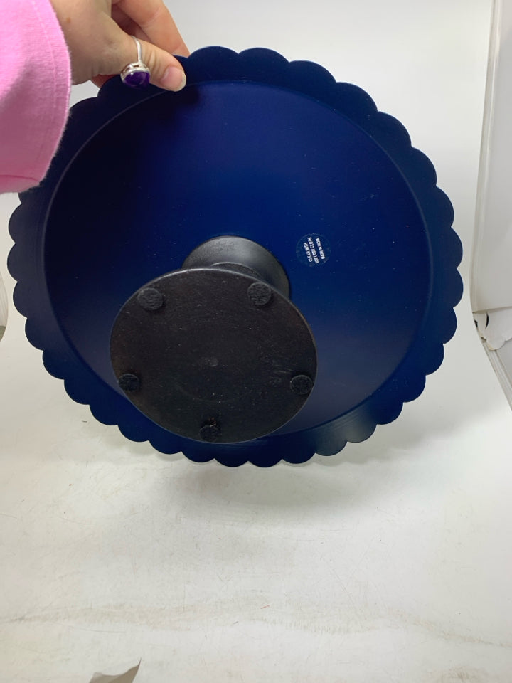 WOOD BASE W/ NAVY BLUE METAL TOP SCALLOP EDGE.